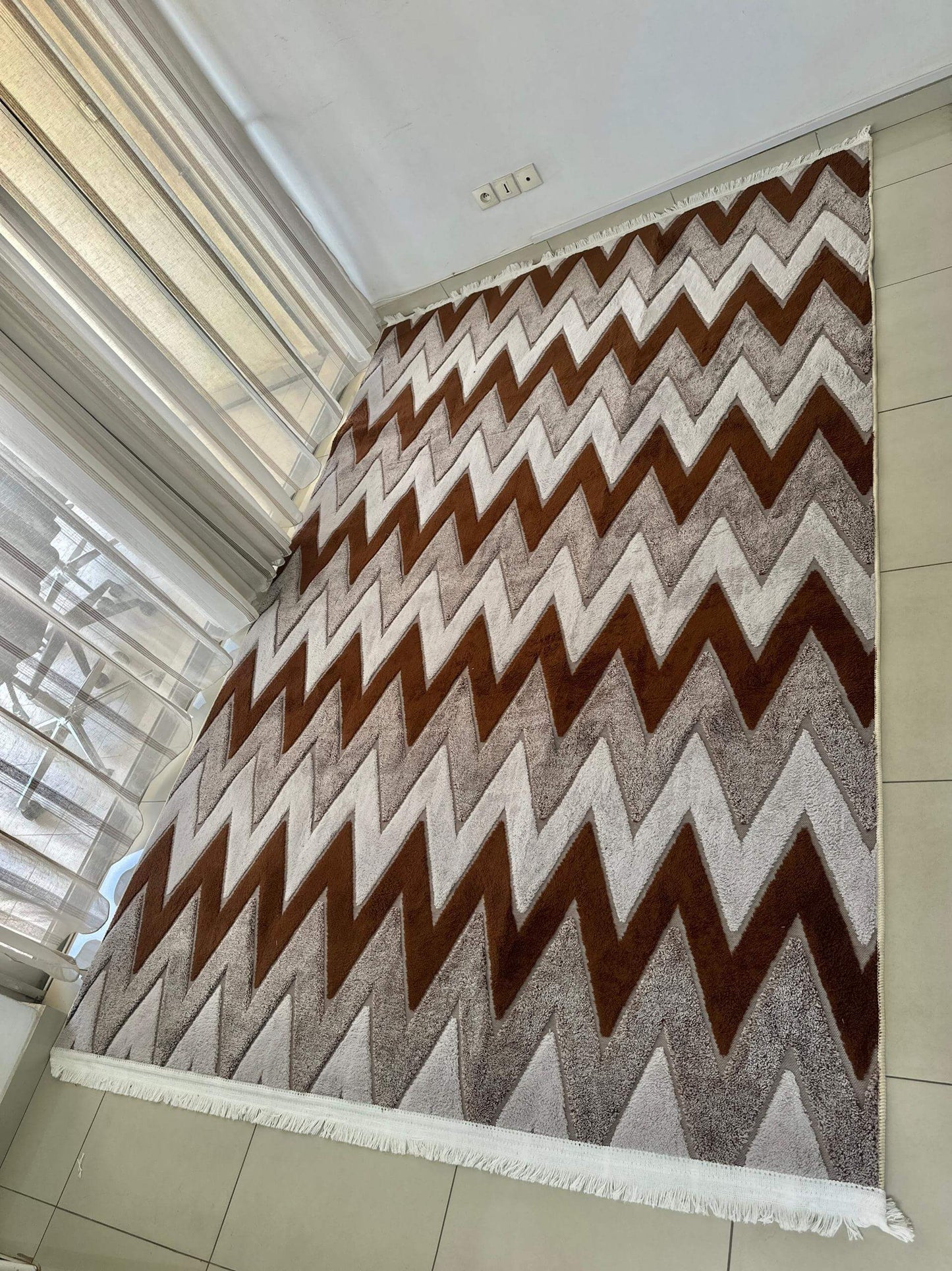 Moquette Chevron Sahara installée dans un salon